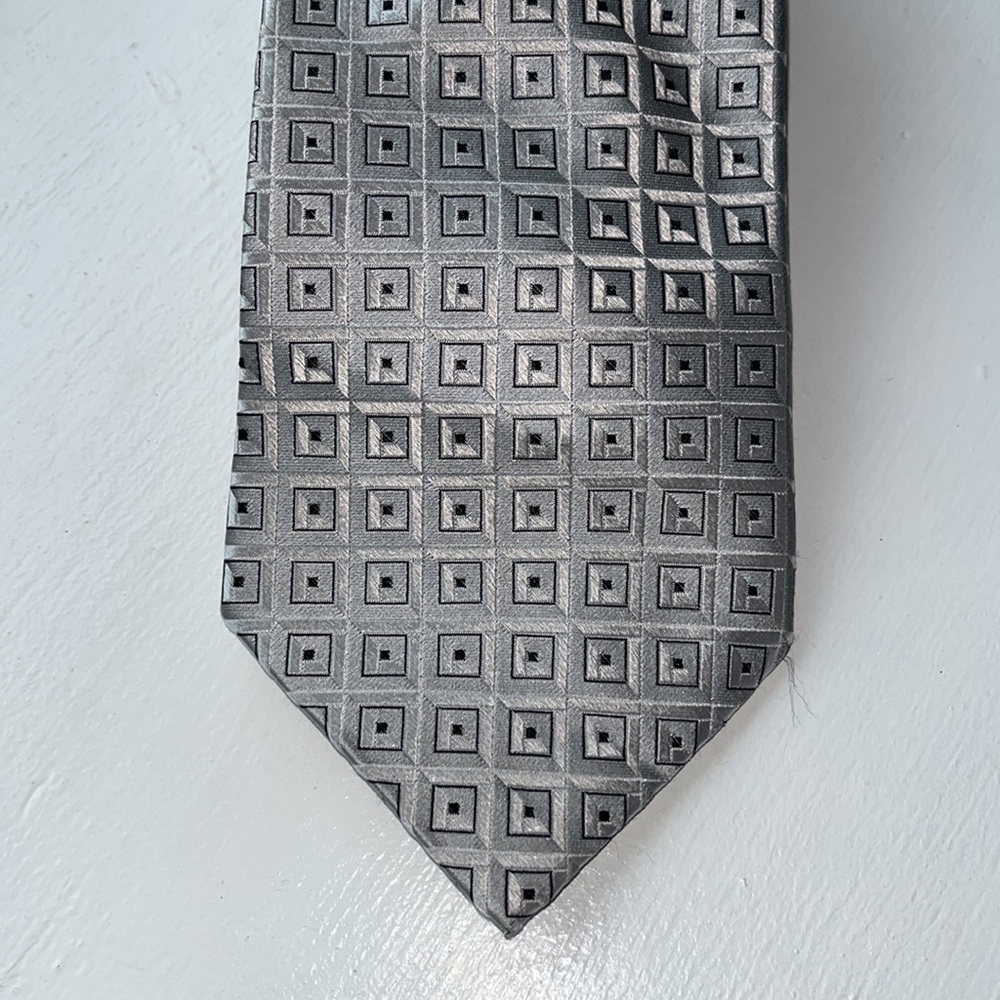 Mens geometric shapes silver silk tie